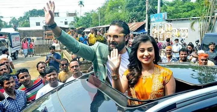 বগুড়ার ছেলে আদর আজাদের সঙ্গে বগুড়া মাতালেন চিত্রনায়িকা বুবলী