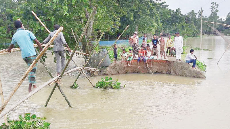 রাস্তা কেটে ফেলার নির্দেশ