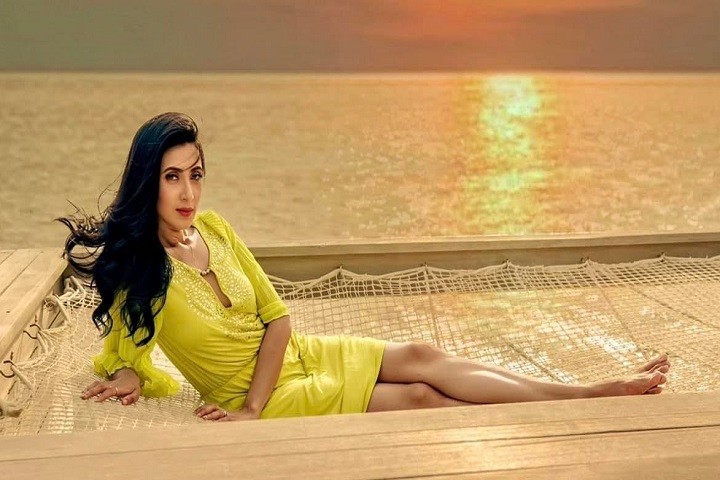 নতুন চমক নিয়ে আসছেন মীম