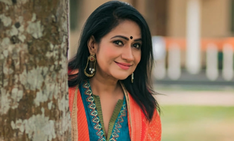 বন্যার্ত ২০০ মানুষের পাশে মনিরা মিঠুর