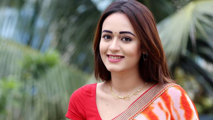 চলমান সময়ের জনপ্রিয় অভিনেত্রী অহনা রহমান লাকি। সম্প্রতি এই অভিনেত্রী একটি শুটিং সেটে গুরুতর অসুস্থ হওয়ায় রাজধানীর একটি বেসরকারি হাসপাতালে