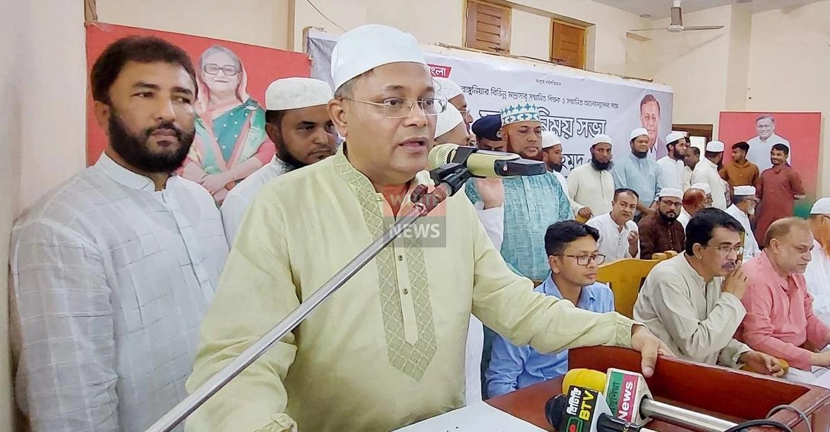 চট্টগ্রামের রাঙ্গুনিয়া উপজেলা অডিটোরিয়ামে বিভিন্ন মাদ্রাসার শিক্ষক ও আলেমদের সঙ্গে মতবিনিময় সভায়, তথ্য ও সম্প্রচারমন্ত্রী এবং বাংলাদেশ আওয়ামী লীগের যুগ্ম সাধারণ সম্পাদক ড. হাছান মাহমুদ বলেছেন, বঙ্গবন্ধু কন্যা শেখ হাসিনার নেতৃত্বে আওয়ামী লীগ সরকার ইসলামের জন্য, আলেম ওলামাদের জন্য যা করেছে অতীতের কোনো সরকার তা করেনি।