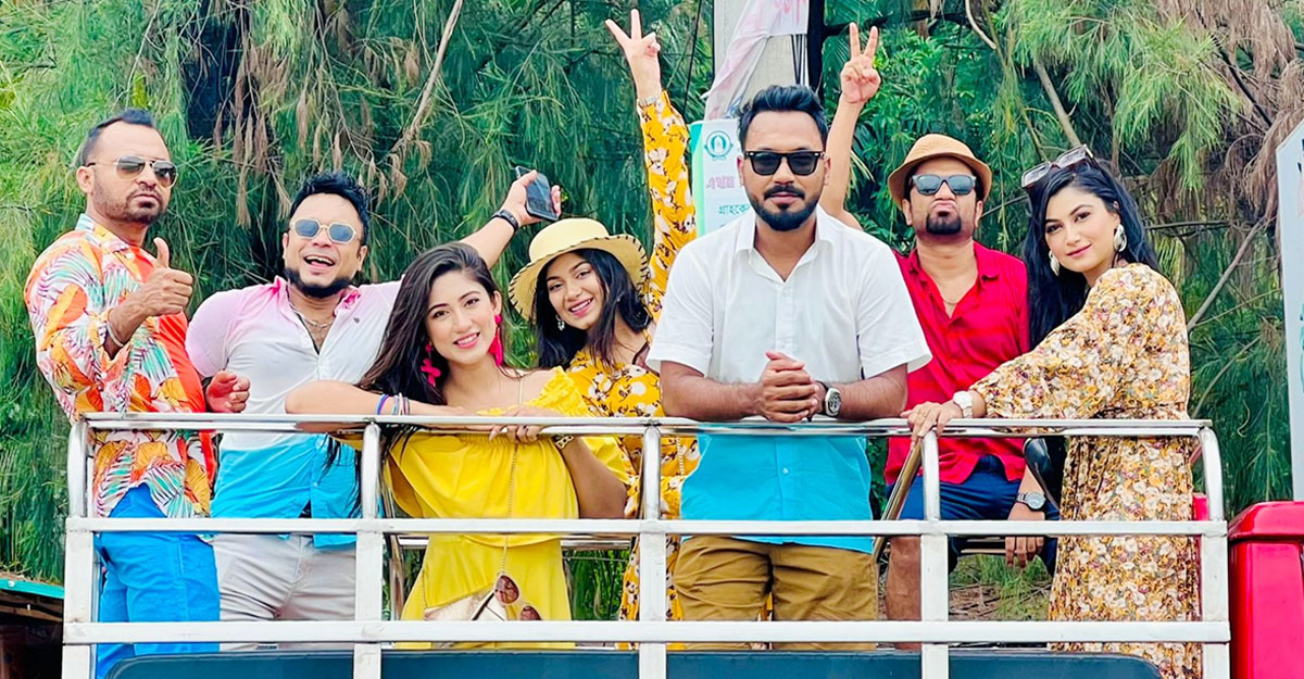 চমকে ভরা ‘গুড বাজ’