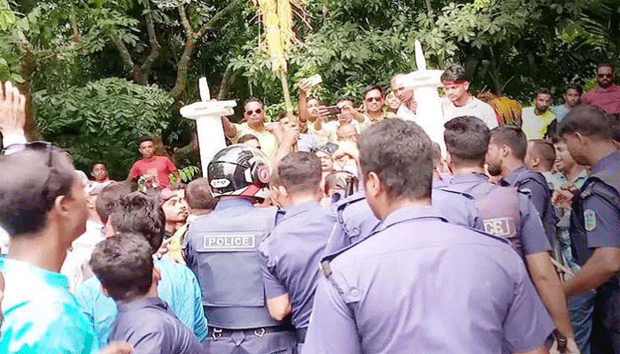 আওয়ামী লীগ-বিএনপির সংঘর্ষে পুলিশ কর্মকর্তাসহ আহত ১৭