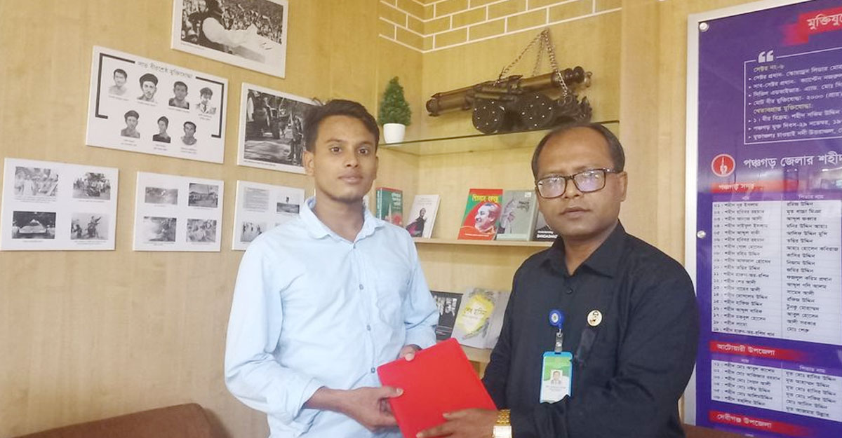 ঢাবিতে ভর্তির সুযোগ পাওয়া মুক্তারের পাশে ডিসি