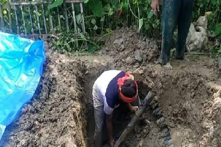 দাফনের আড়াই মাস পর কবর থেকে তোলা হলো যুবকের লাশ
