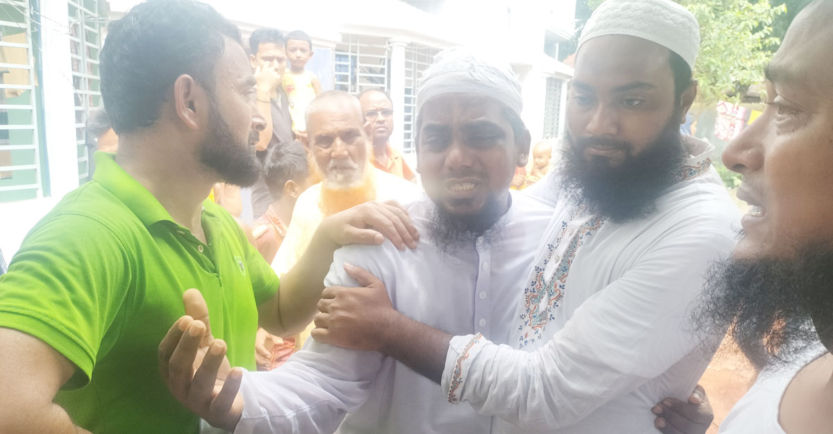 বহুতল ভবনের ছাদ থেকে নির্মাণসামগ্রী পড়ে শিশুর মৃত্যু