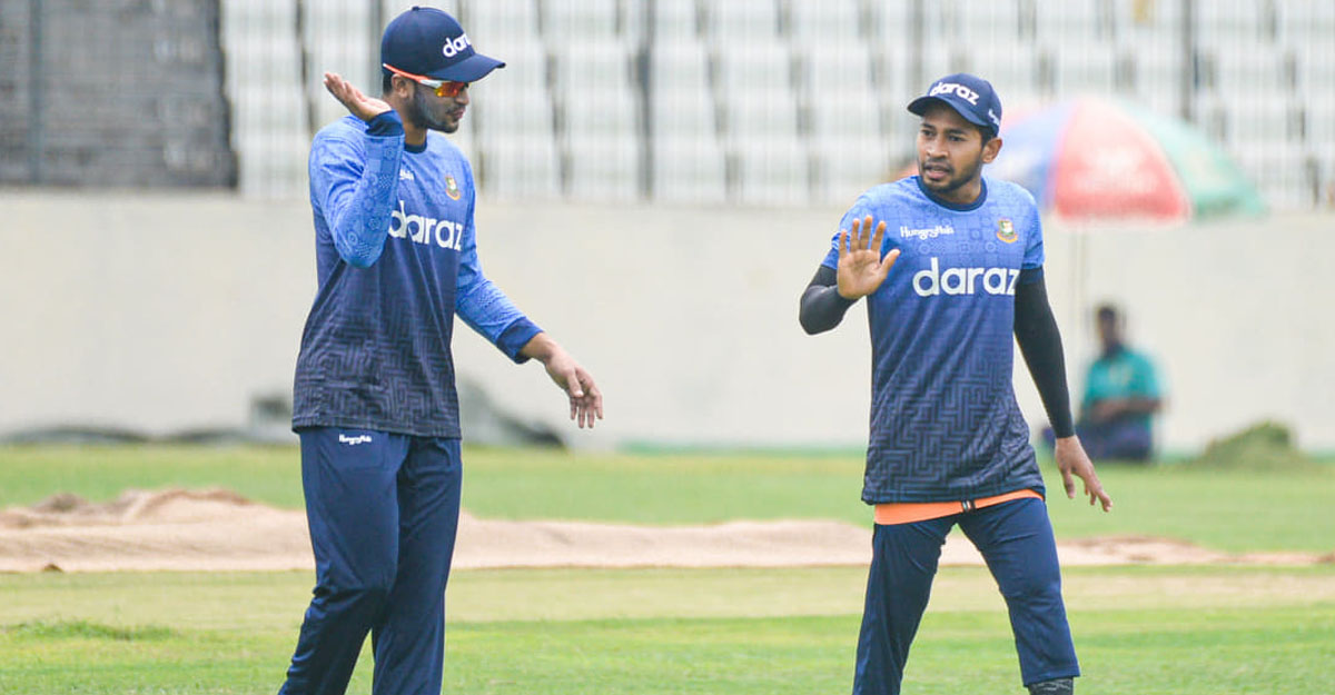 মুশফিকের অবসর নিয়ে মুখ খুলতে নারাজ সাকিব